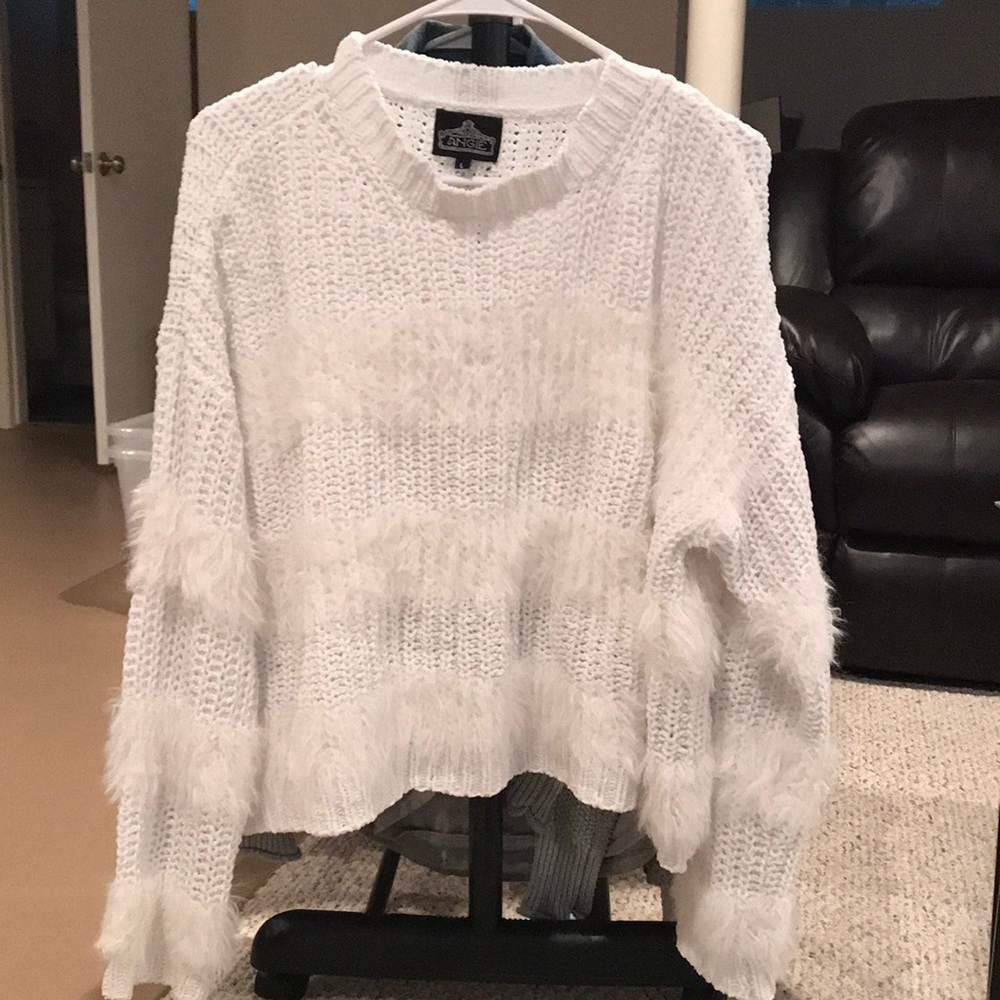 White fuzzy detailed knit sweater
